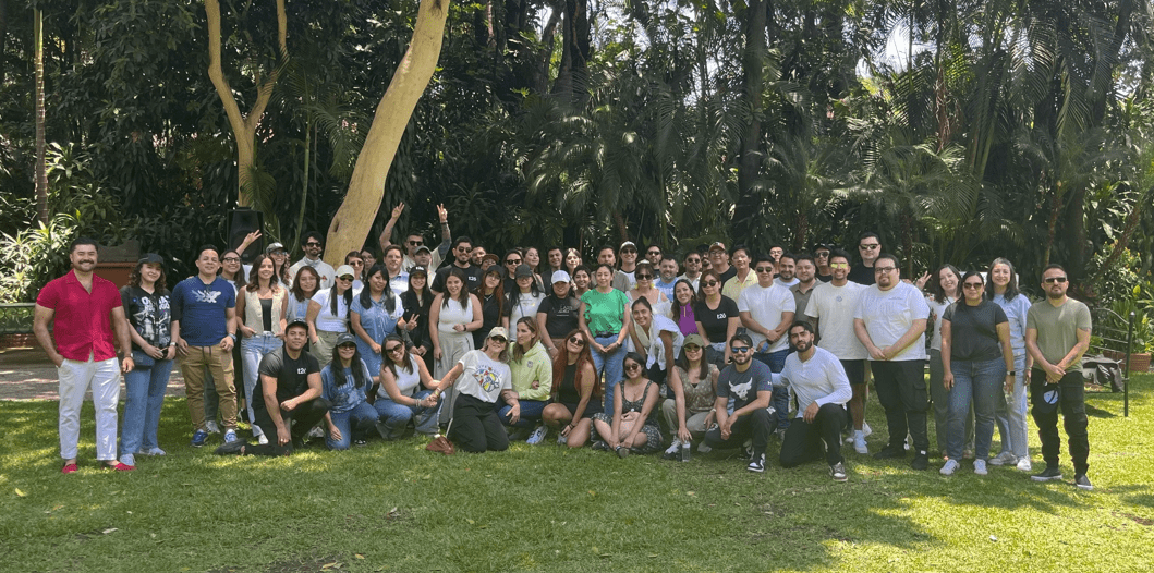 fotografía grupal sobre el team building